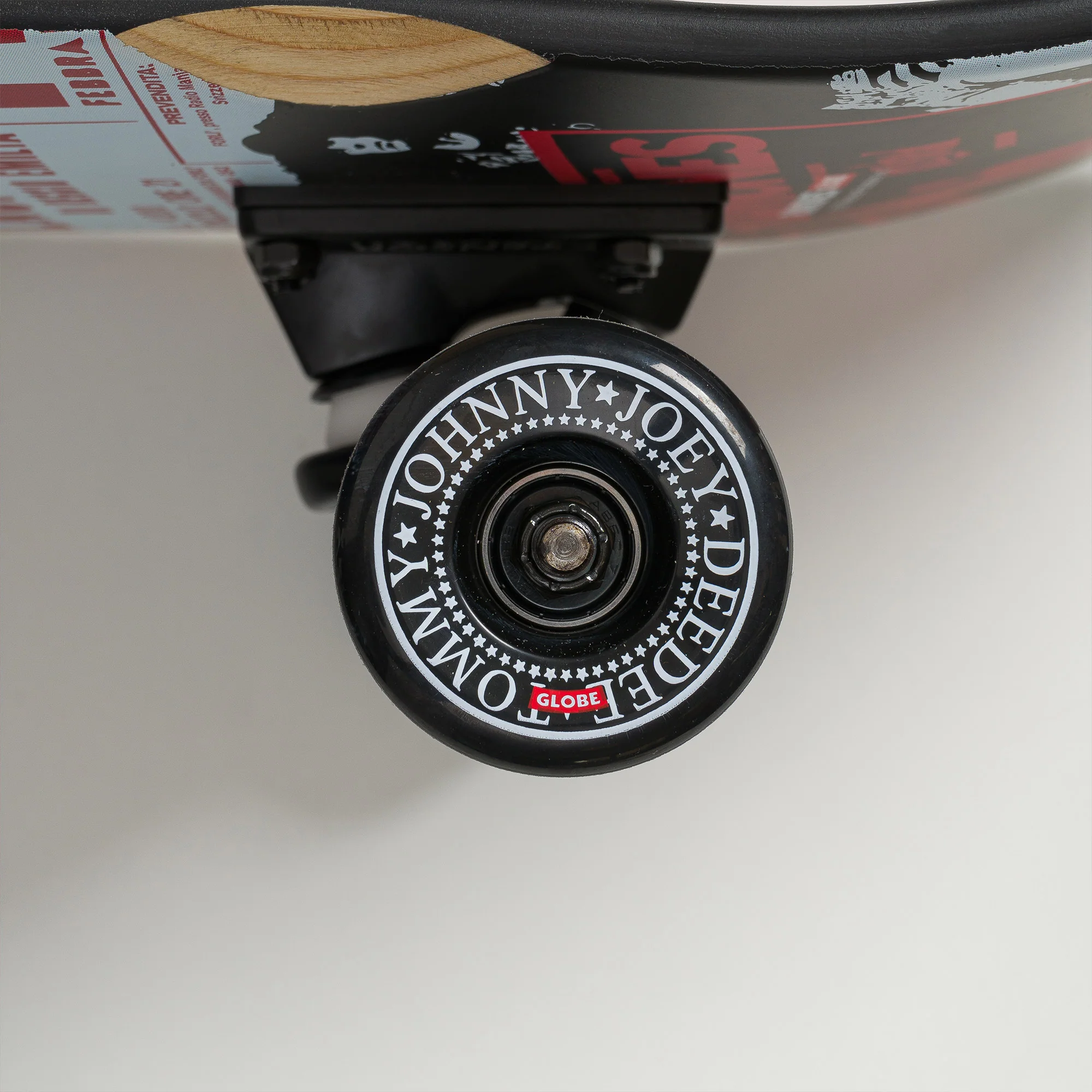 Globe x Ramones Aperture 31" Cruiserboard Hey Ho - Image 5