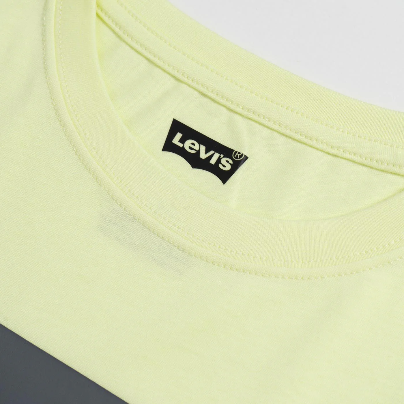 Levis Batwing Tee Luminary Green - Image 3