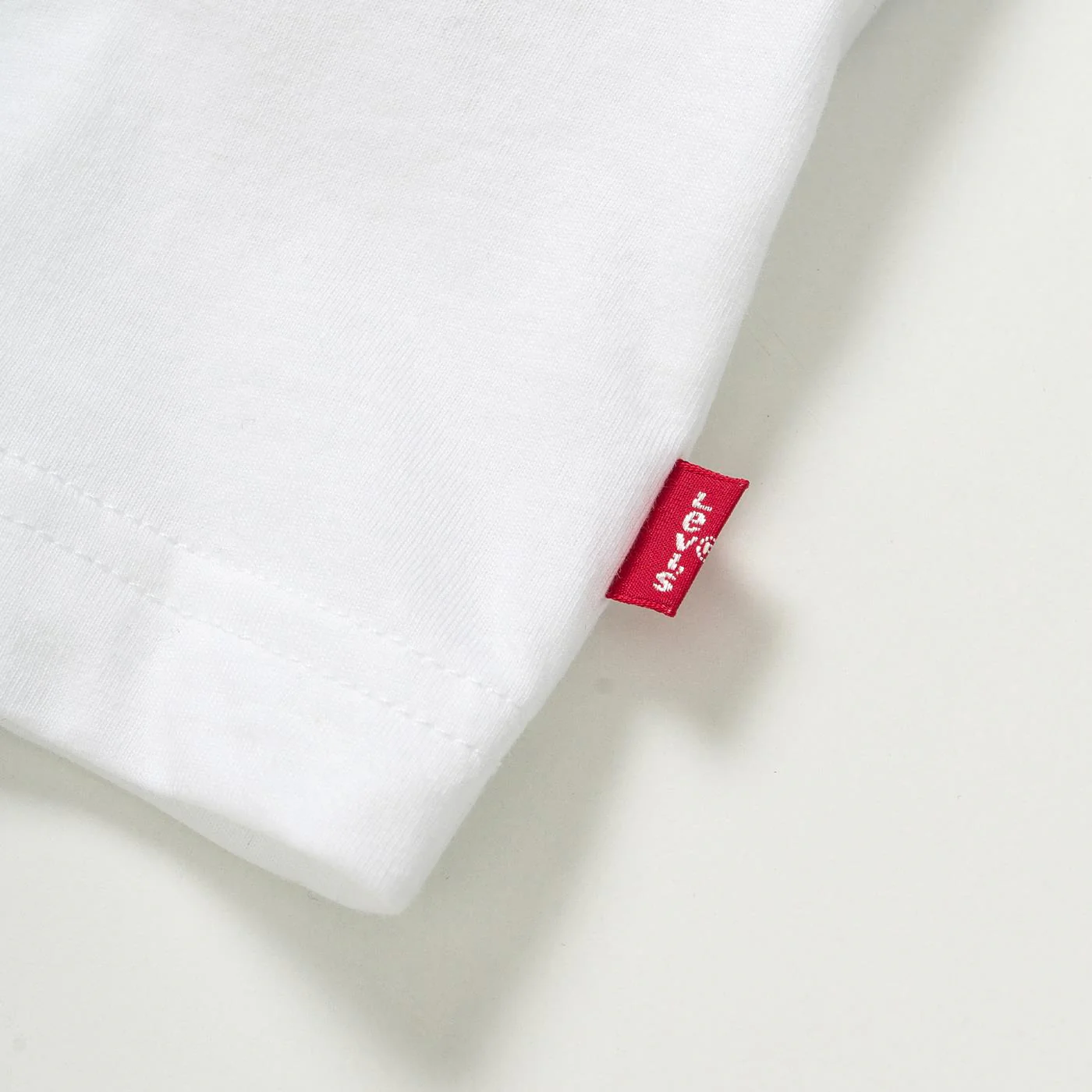Levis SS Graphic Tee White - Image 4
