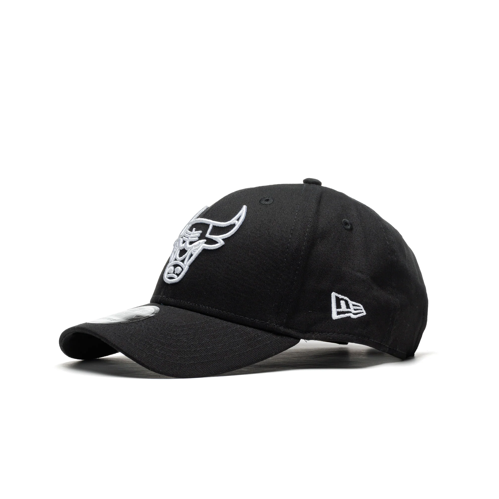 New Era NBA Essential Outline 940 Chicago Bulls Black/White - Image 3