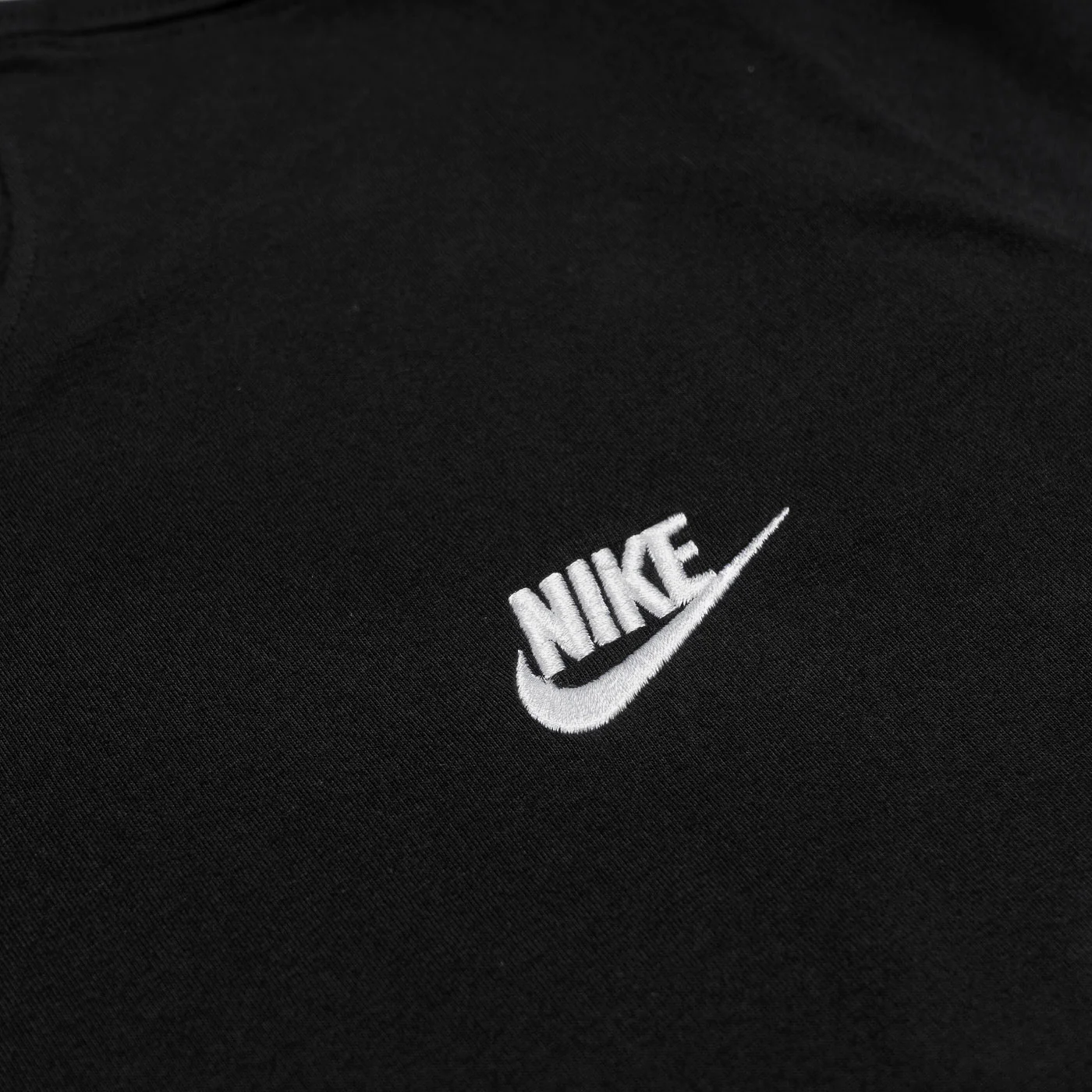 Nike Sportswear Club T-Shirt Black/White - Image 3