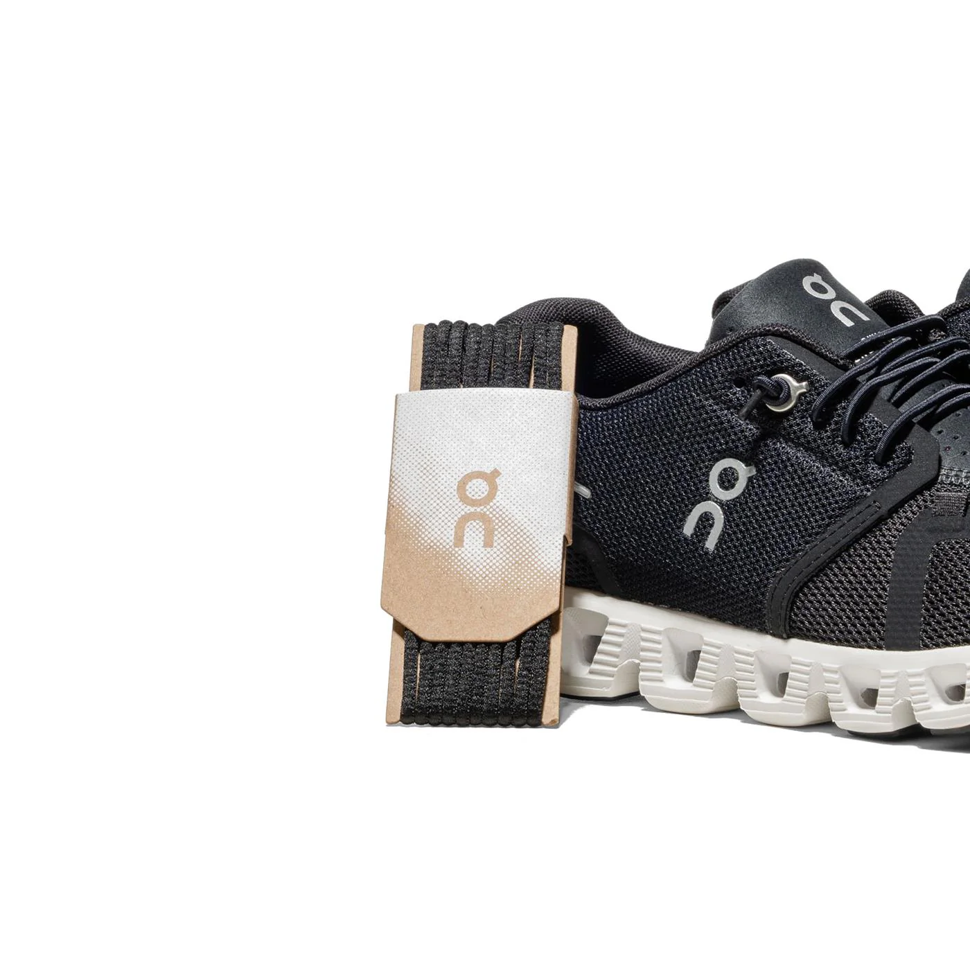 On Running Cloud 5 Black/White - Image 4
