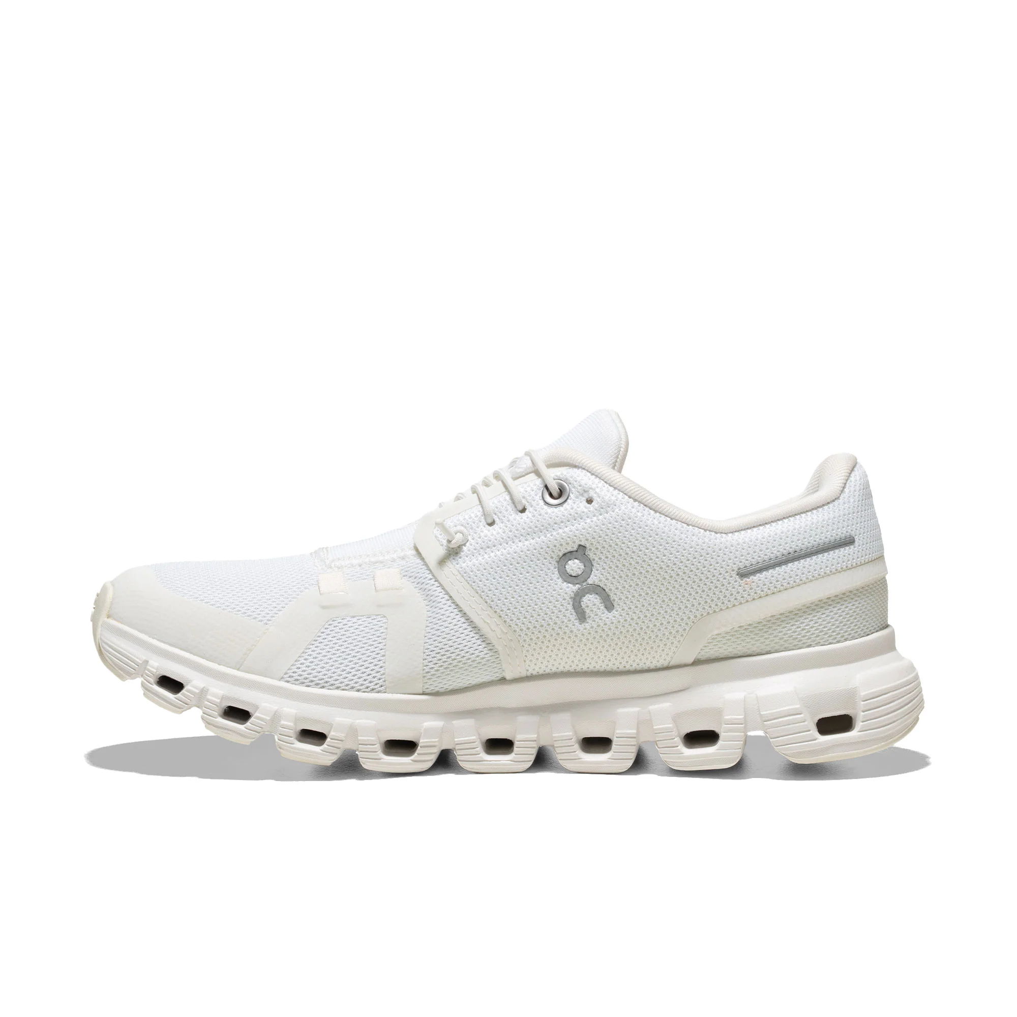 On Running Cloud 6 White/White - Image 3