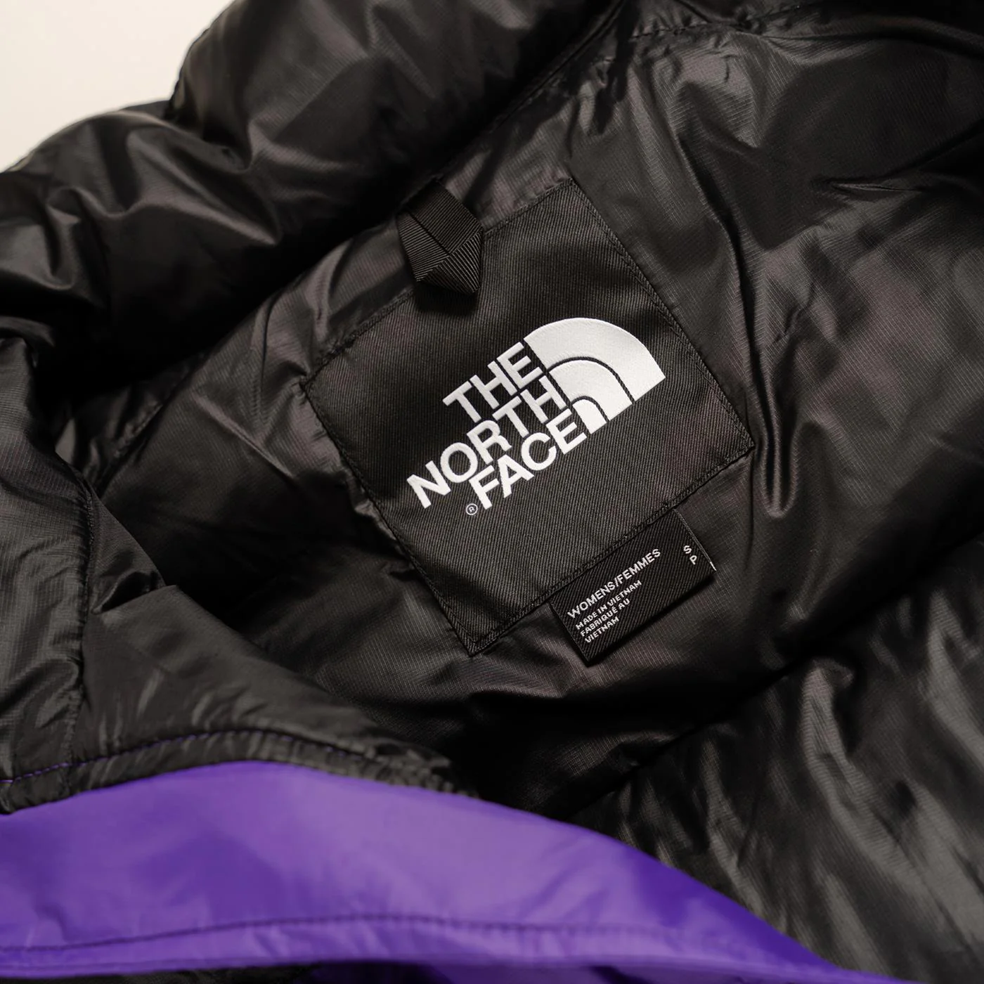 The North Face Nuptse Short Jacket Peak Purple/TNF Black - Image 4